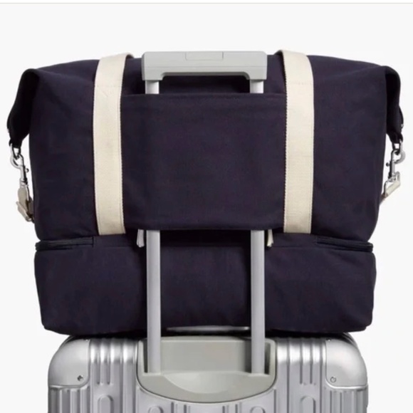 Lo & Sons Catalina Deluxe Weekender Bag – Deep Navy – Organic Canvas – NWOT - Picture 4 of 5